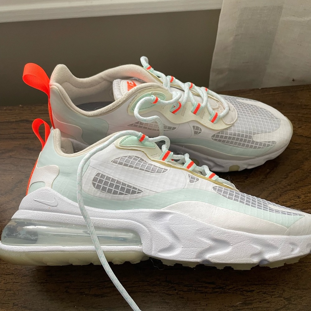 Nike Air Max 270 React SE Women’s Shoe